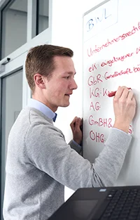 fhdw-fachhochschule-fuer-die-wirtschaft-0085-200x313 Studiere BWL mit Versicherungswirtschaft an der FHDW - Fachhochschule für die Wirtschaft Hannover ! Jetzt mehr erfahren und bewerben.