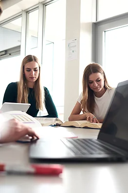 Studiere BWL mit Versicherungswirtschaft an der FHDW - Fachhochschule für die Wirtschaft Hannover ! Jetzt mehr erfahren und bewerben.